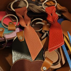 IMG_20251122_143558 PORTES CLES CUIR PLEINE FLEUR