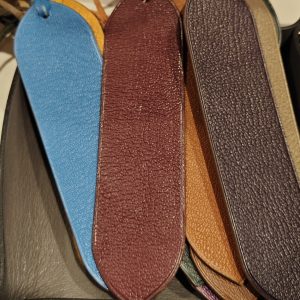 MARQUE PAGES CUIR