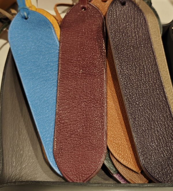 MARQUE PAGES CUIR