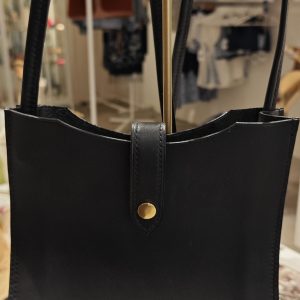 IMG_20251122_143658 POCHE NOIRE CUIR FRANCAIS PLEINE FLEUR