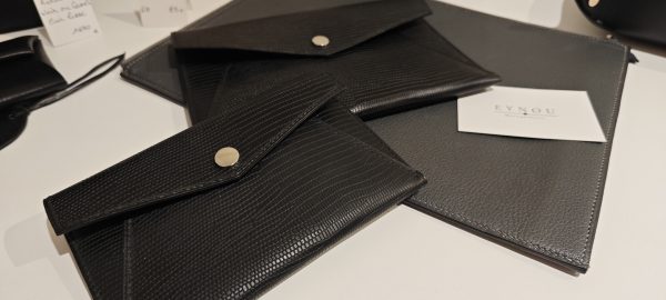 POCHETTE ENVELOPPE MOYEN MODELE CUIR GRAINE NOIR